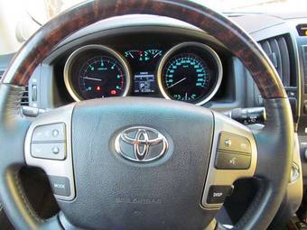 2010 Toyota Land Cruiser Images