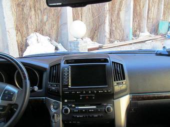 2010 Toyota Land Cruiser Pictures