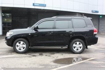 2010 Toyota Land Cruiser Pictures