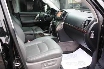2010 Toyota Land Cruiser Photos
