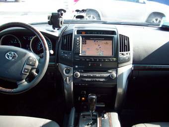 2010 Toyota Land Cruiser Photos