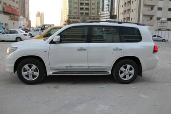 2010 Toyota Land Cruiser Photos