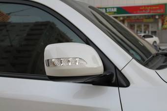 2010 Toyota Land Cruiser Pics