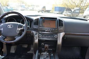 2010 Toyota Land Cruiser Pictures