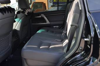 2010 Toyota Land Cruiser Images