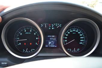 2010 Toyota Land Cruiser Pics