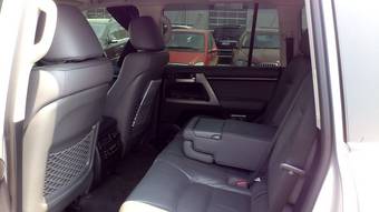 2010 Toyota Land Cruiser Photos