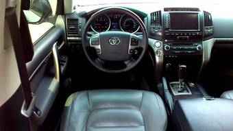 2010 Toyota Land Cruiser Images