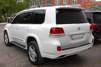 2010 Toyota Land Cruiser Photos
