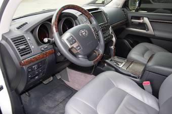 2010 Toyota Land Cruiser Pics