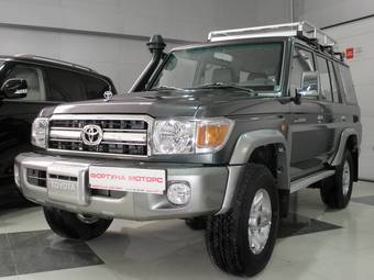 2011 Toyota Land Cruiser Pictures