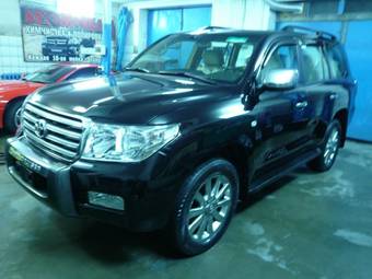 2011 Toyota Land Cruiser Photos