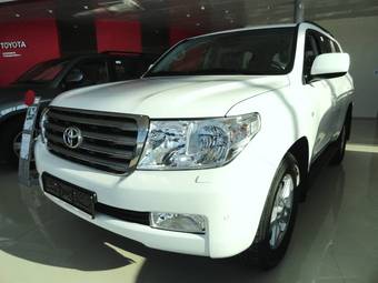 2011 Toyota Land Cruiser Photos