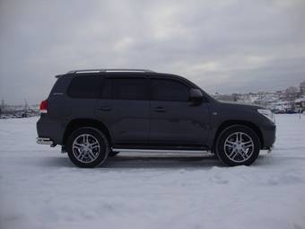 2011 Toyota Land Cruiser Pics