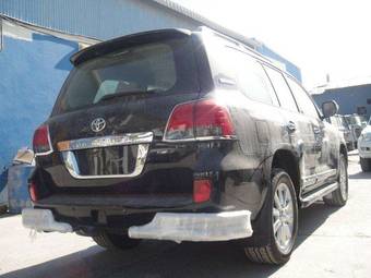 2011 Toyota Land Cruiser Pics