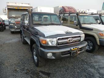 2011 Toyota Land Cruiser Photos