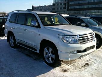 2011 Toyota Land Cruiser Photos