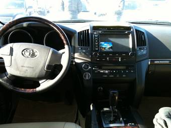 2011 Toyota Land Cruiser Pics