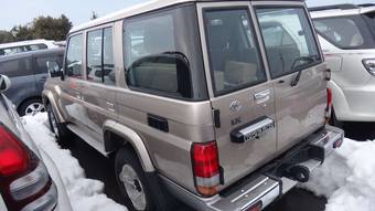 2011 Toyota Land Cruiser Photos