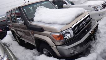 2011 Toyota Land Cruiser Pictures