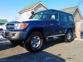 2011 Toyota Land Cruiser Photos