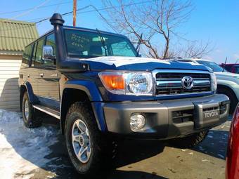 2011 Toyota Land Cruiser Photos