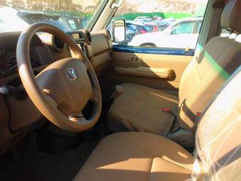 2011 Toyota Land Cruiser Images