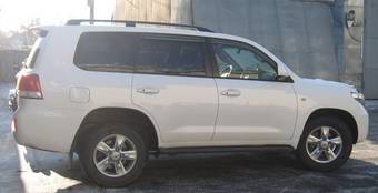 2011 Toyota Land Cruiser Photos