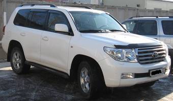 2011 Toyota Land Cruiser Photos