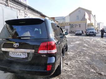 2011 Toyota Land Cruiser Pictures