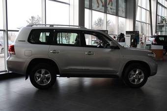 2011 Toyota Land Cruiser Pictures