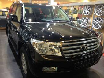 2011 Toyota Land Cruiser Photos