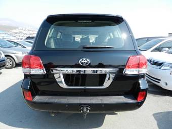 2011 Toyota Land Cruiser Photos