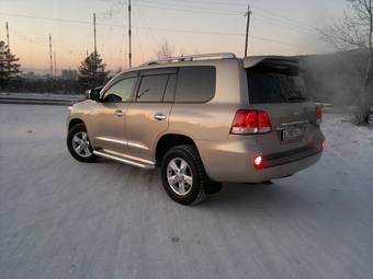 2011 Toyota Land Cruiser Photos