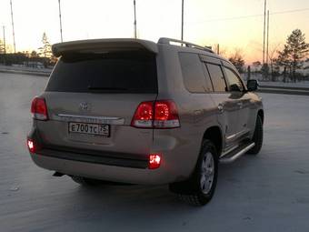 2011 Toyota Land Cruiser Photos