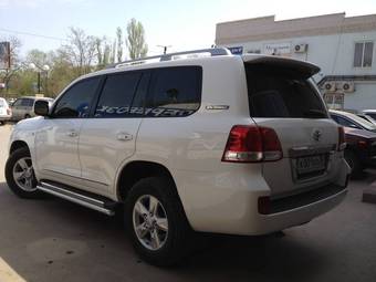 2011 Toyota Land Cruiser Photos