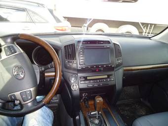 2011 Toyota Land Cruiser Photos