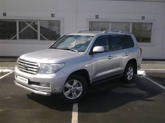 2011 Toyota Land Cruiser Photos