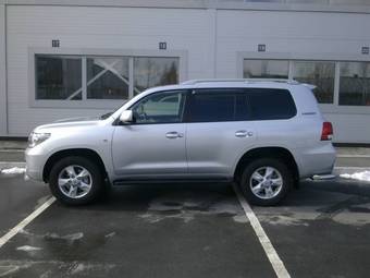 2011 Toyota Land Cruiser Photos