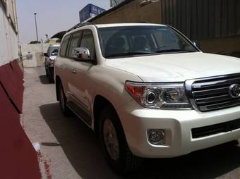 2011 Toyota Land Cruiser Photos