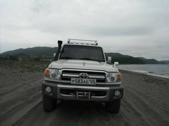 2011 Toyota Land Cruiser Photos