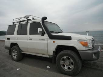 2011 Toyota Land Cruiser Pictures