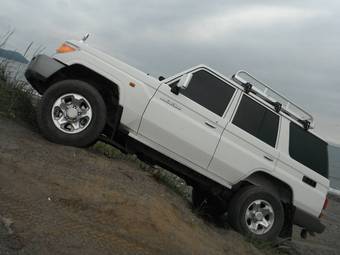 2011 Toyota Land Cruiser Photos