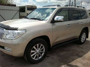 2011 Toyota Land Cruiser Photos