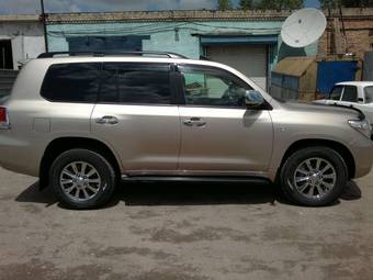 2011 Toyota Land Cruiser Images