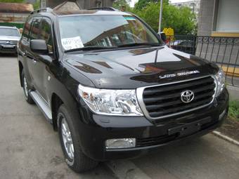 2011 Toyota Land Cruiser Photos