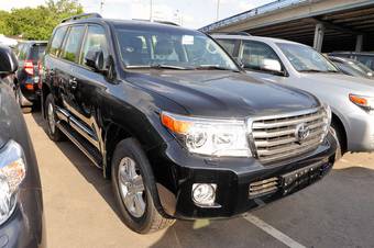 2011 Toyota Land Cruiser Photos