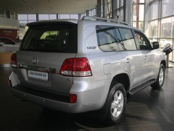 2011 Toyota Land Cruiser Photos