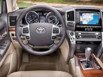 2012 Toyota Land Cruiser Photos