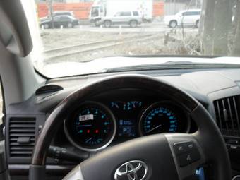 2012 Toyota Land Cruiser Pics